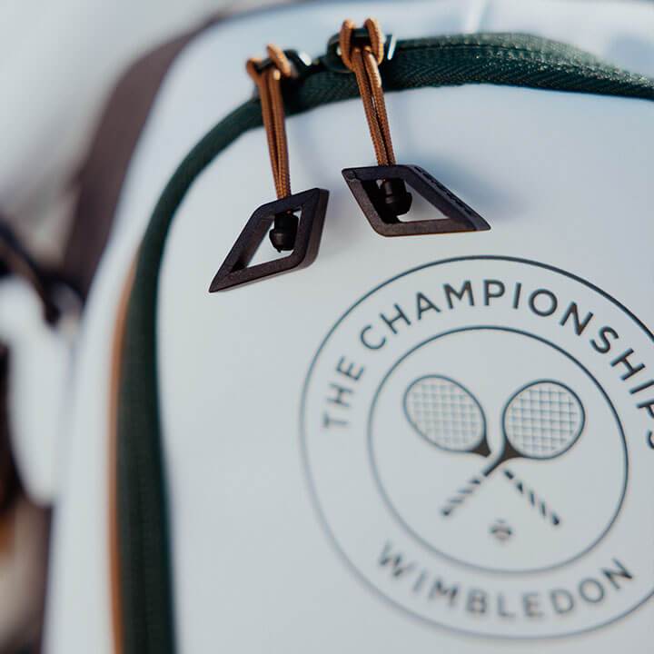 Logo Wimbledon na torbach Babolat
